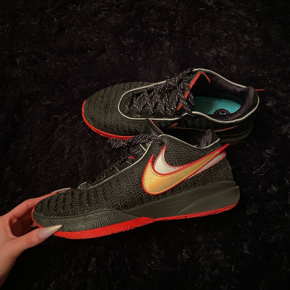 Men’s Nike LeBron XX size 11.5